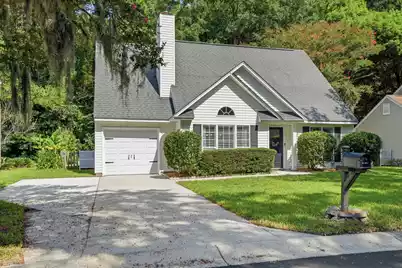 1323 Center Lake Drive, Mount Pleasant, SC 29464 - Photo 2