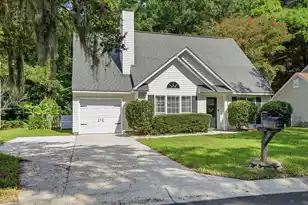 1323 Center Lake Dr, Mount Pleasant, SC 29464 - Photo 2