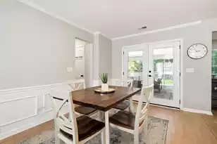 1323 Center Lake Dr, Mount Pleasant, SC 29464 - Photo 8
