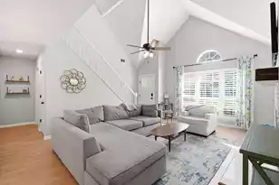 1323 Center Lake Dr, Mount Pleasant, SC 29464 - Photo 6