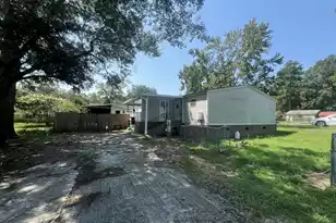 401 Dubois St, Bonneau, SC 29431 - Photo 2