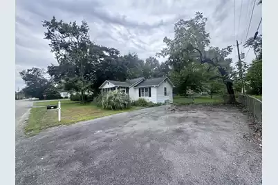 103 Elmwood Street E, Andrews, SC 29510 - Photo 2