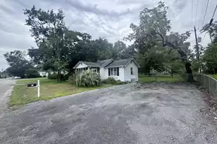 103 Elmwood Street E, Andrews, SC 29510 - Photo 2