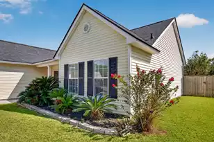 217 Barnwell St, Summerville, SC 29483 - Photo 6