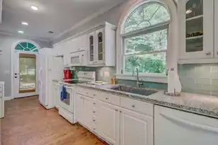 204 Salisbury Dr, Summerville, SC 29483 - Photo 10