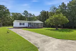 1301 Mill Creek Dr, Manning, SC 29102 - Photo 1