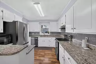 947 Foxcroft Rd, Charleston, SC 29412 - Photo 16