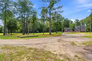 725 Yellow Brick Rd, Bonneau, SC 29431 - Photo 1