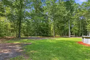 725 Yellow Brick Rd, Bonneau, SC 29431 - Photo 18