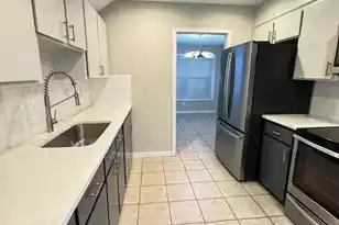 1124 Honeysuckle Ct, Mount Pleasant, SC 29464 - Photo 12
