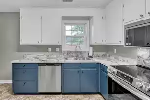 6634 Bent Creek Dr, North Charleston, SC 29420 - Photo 10