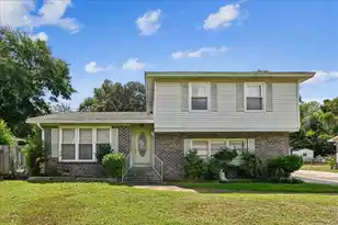 1263 Honeysuckle Ln, Charleston, SC 29412 - Photo 2