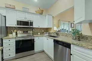 2472 Deer Ridge Ln, North Charleston, SC 29406 - Photo 8
