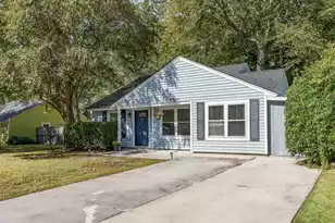 1083 Oakcrest Dr, Charleston, SC 29412 - Photo 2