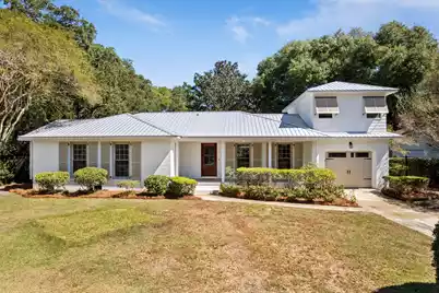 1350 Winifred Street, Mount Pleasant, SC 29464 - Photo 2