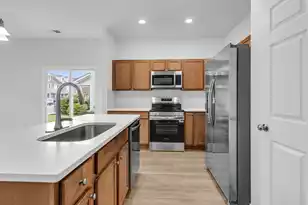 717 Hemingway Cir, Summerville, SC 29483 - Photo 10
