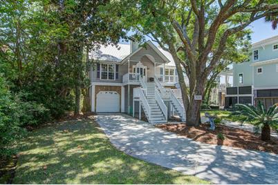 305 Hudson Avenue W, Folly Beach, SC 29439 - Photo 1