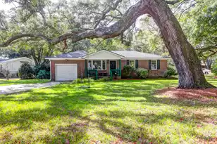 925 Center St, Mount Pleasant, SC 29464 - Photo 1