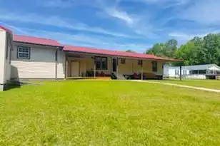 1045 Autumn Ln, Summerton, SC 29148 - Photo 1