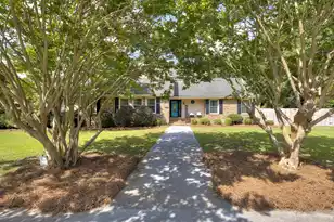 1392 Country Club Cir, Manning, SC 29102 - Photo 1