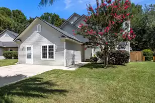 2009 Arundel Pl, Mount Pleasant, SC 29464 - Photo 1