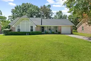 812 Beauregard Rd, Summerville, SC 29486 - Photo 1