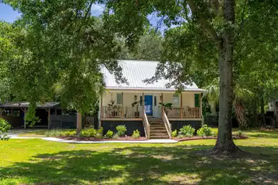 1515 Lakeshore Drive N, Mount Pleasant, SC 29466 - Photo 1