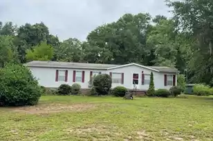1137 Rugby Ave, Summerton, SC 29148 - Photo 1
