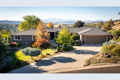 818 Loma Linda Drive, Klamath Falls, OR 97601 - Photo 1