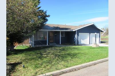 200 Dahlia Street, Klamath Falls, OR 97601 - Photo 1