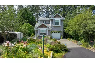 38 3rd St W, Chinook, WA 98614 - Photo 1