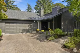 11255 SW Lynnvale Dr, Portland, OR 97225 - Photo 2