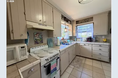 2260 Arthur Dr, Reedsport, OR 97467 - Photo 10