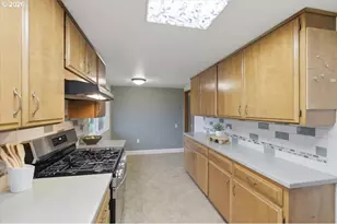 12432 SW King George Dr, Portland, OR 97224 - Photo 14