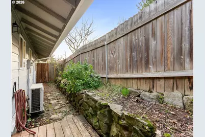 2683 SW Spring Garden St, Portland, OR 97219 - Photo 30