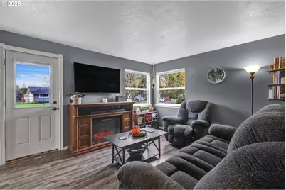 422 Elder St, Drain, OR 97435 - Photo 8