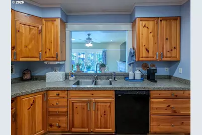 9505 SW 82nd Ave, Portland, OR 97223 - Photo 16