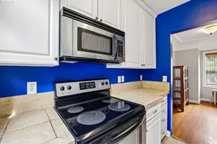 2250 NE Flanders St, Portland, OR 97232 - Photo 16