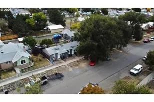 210 Jefferson St, Huntington, OR 97907 - Photo 2