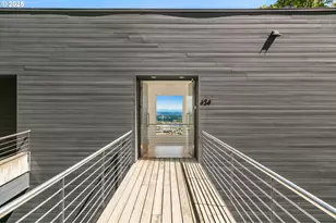 424 NW MacLeay Blvd, Portland, OR 97210 - Photo 2