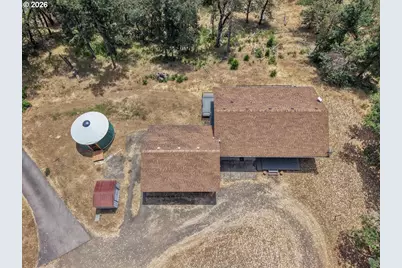 345 Zeigler Ct, Roseburg, OR 97471 - Photo 2