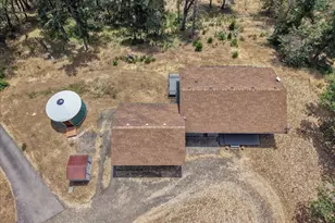 345 Zeigler Ct, Roseburg, OR 97471 - Photo 2