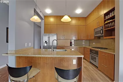 922 NW 11th Ave #602, Portland, OR 97209 - Photo 16