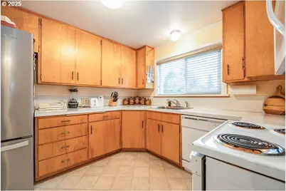 190 Hunsaker Ln, Eugene, OR 97404 - Photo 16