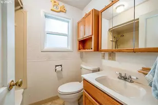 190 Hunsaker Ln, Eugene, OR 97404 - Photo 24