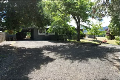 911 Harlan St, Roseburg, OR 97471 - Photo 4