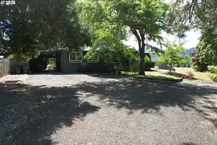 911 Harlan St, Roseburg, OR 97471 - Photo 4