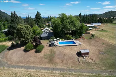 911 Harlan St, Roseburg, OR 97471 - Photo 2