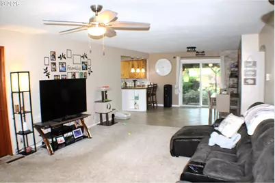 911 Harlan St, Roseburg, OR 97471 - Photo 6