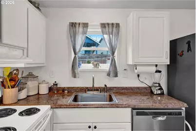 452 Carol St, Lowell, OR 97452 - Photo 14